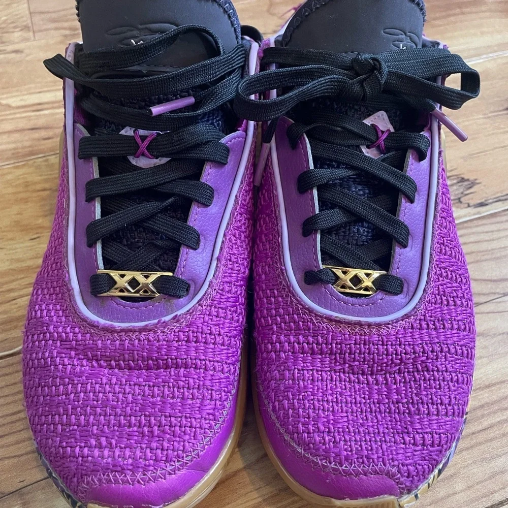 Nike LeBron pink diamond collection vivid purple youth size 5.5Y teen